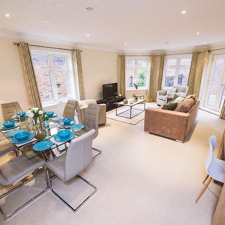 Charming Two Bedroom Apartment With Free Private Parking レザーヘッド エクステリア 写真