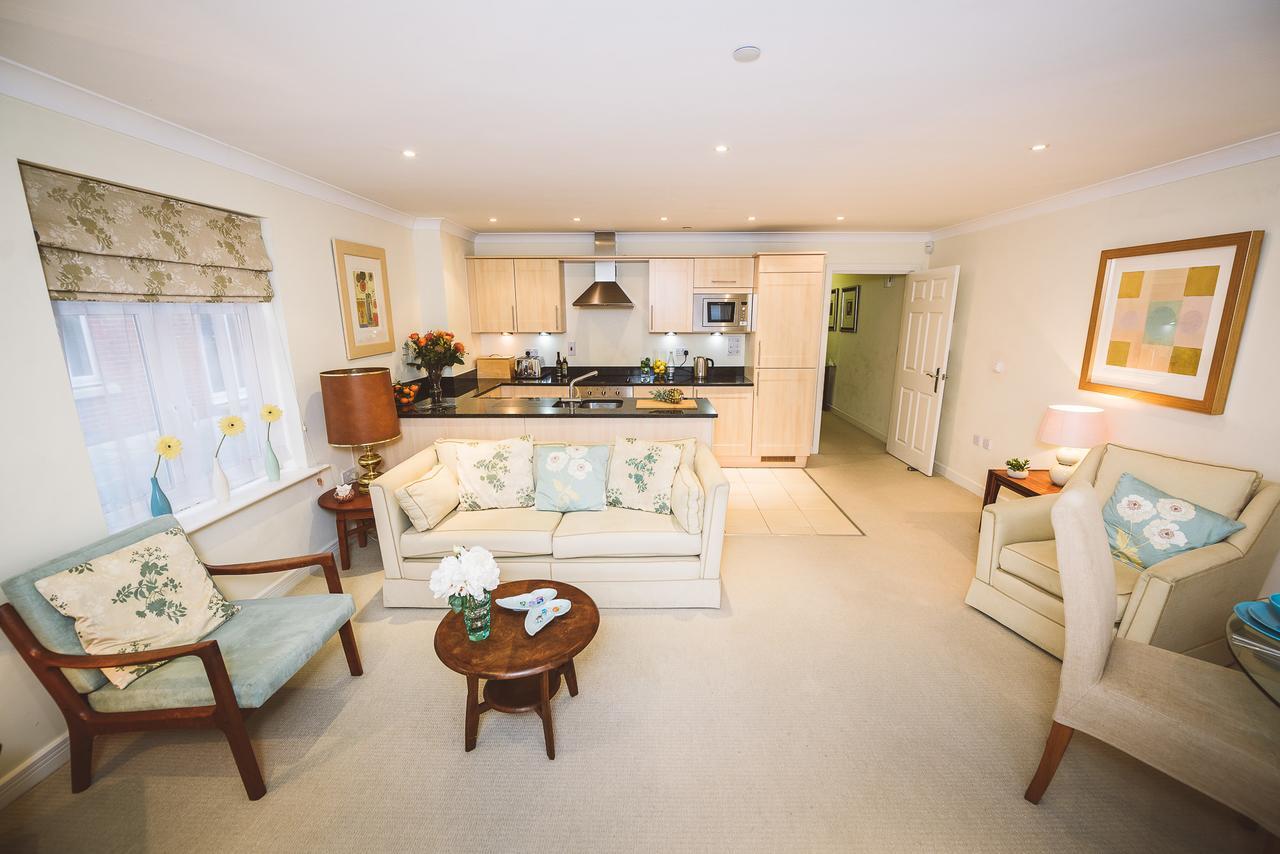 Charming Two Bedroom Apartment With Free Private Parking レザーヘッド エクステリア 写真