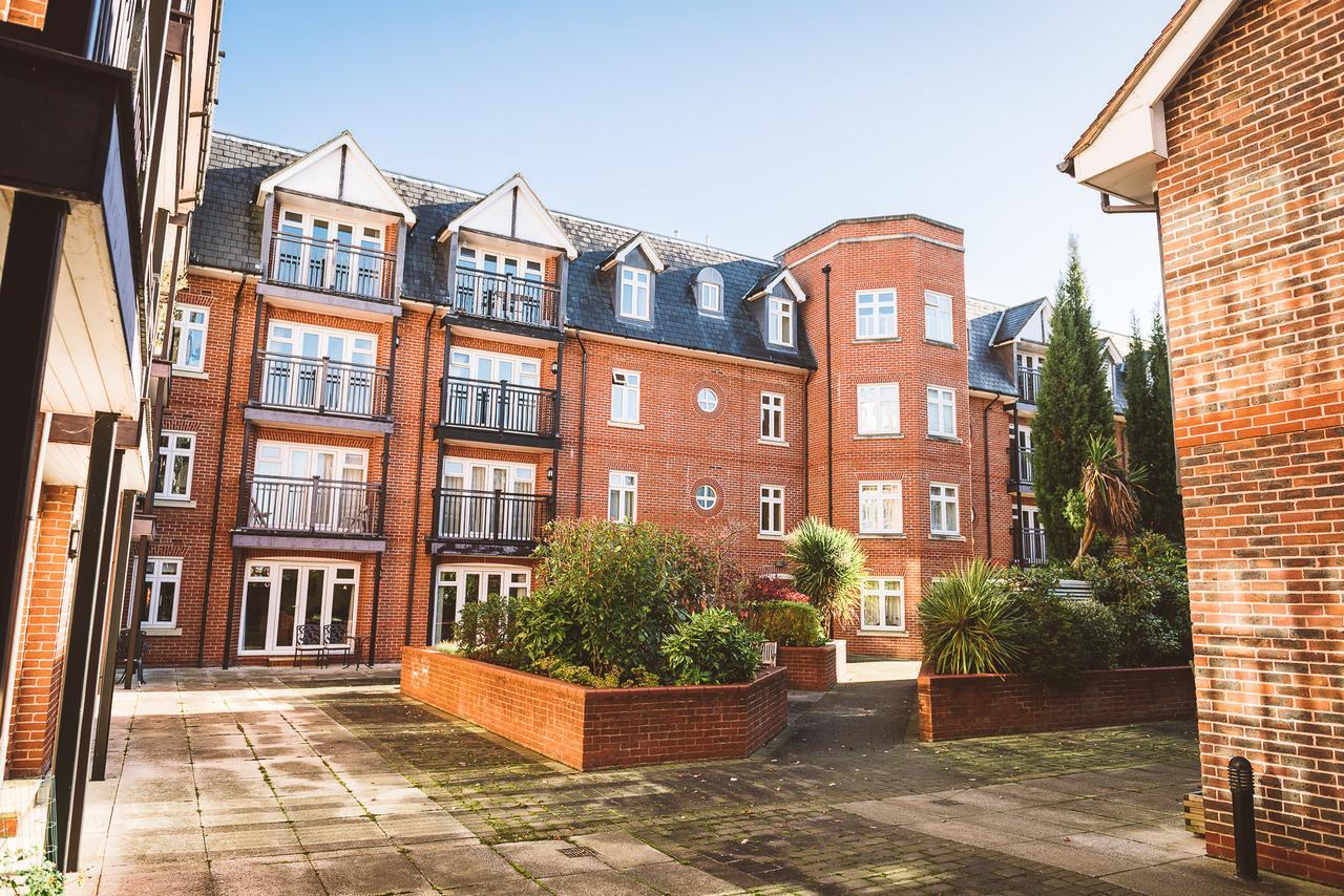 Charming Two Bedroom Apartment With Free Private Parking レザーヘッド エクステリア 写真