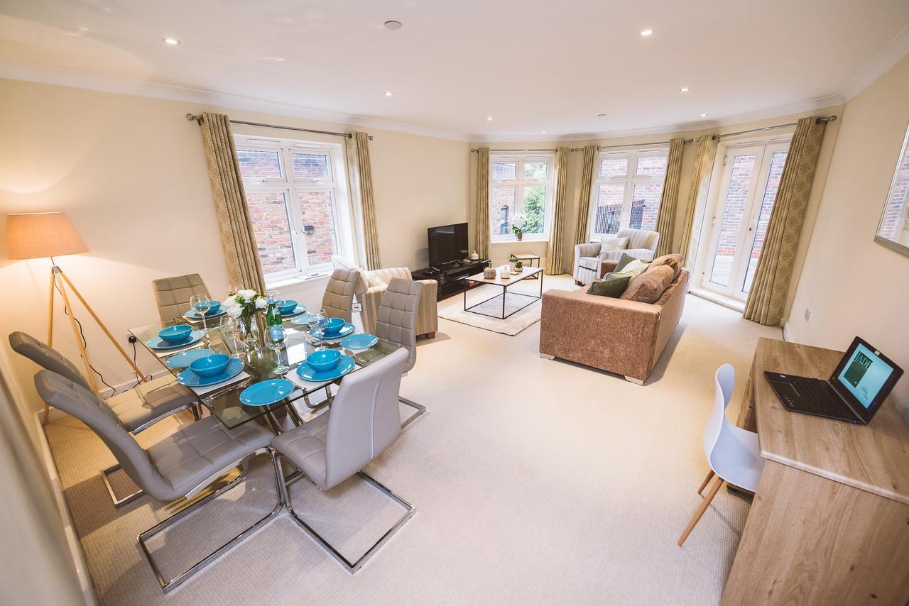 Charming Two Bedroom Apartment With Free Private Parking レザーヘッド エクステリア 写真