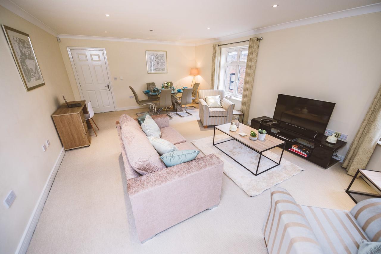 Charming Two Bedroom Apartment With Free Private Parking レザーヘッド エクステリア 写真