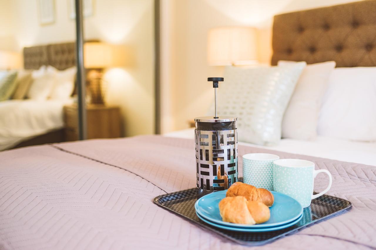 Charming Two Bedroom Apartment With Free Private Parking レザーヘッド エクステリア 写真