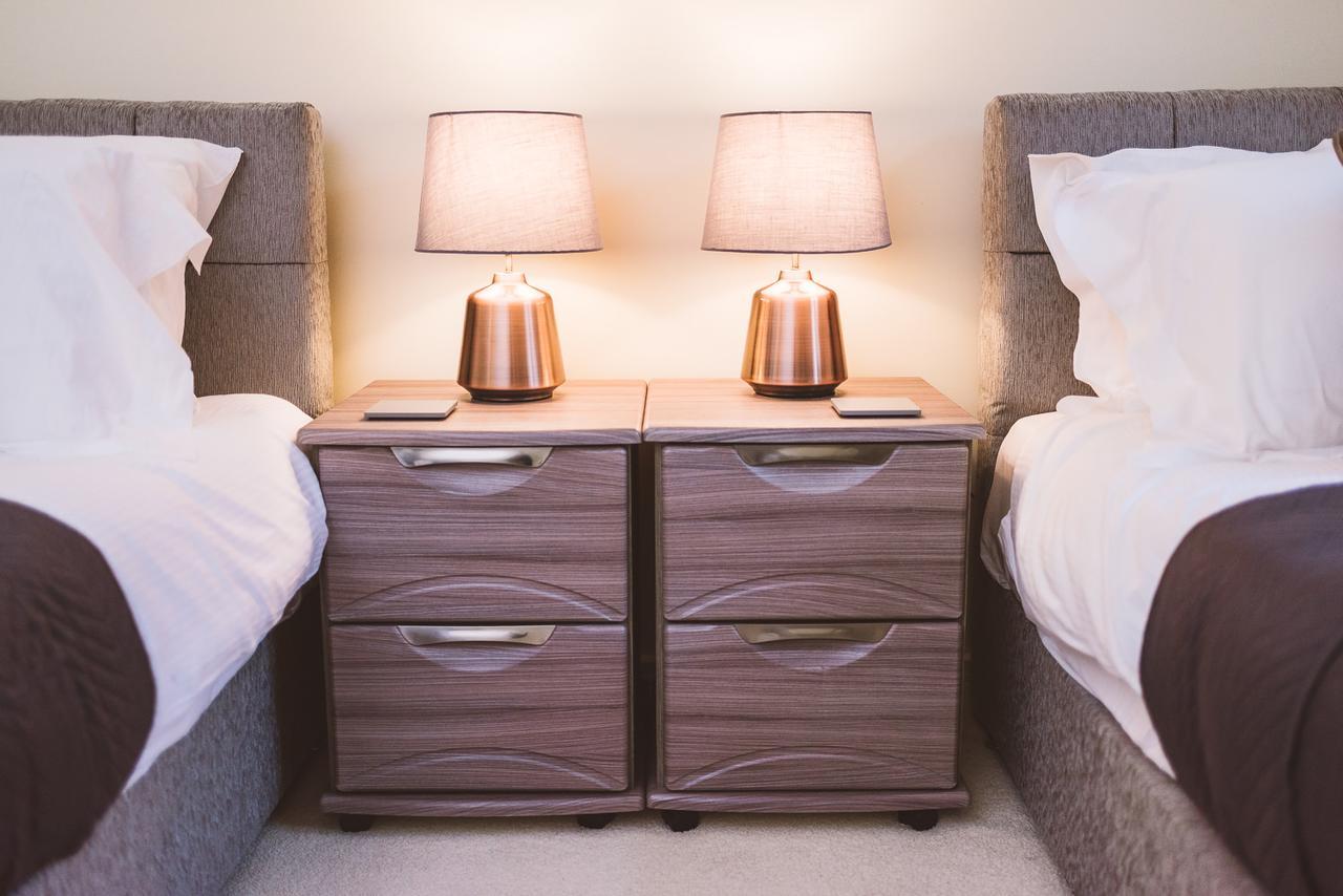 Charming Two Bedroom Apartment With Free Private Parking レザーヘッド エクステリア 写真