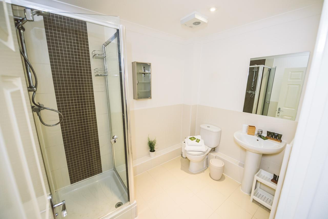 Charming Two Bedroom Apartment With Free Private Parking レザーヘッド エクステリア 写真