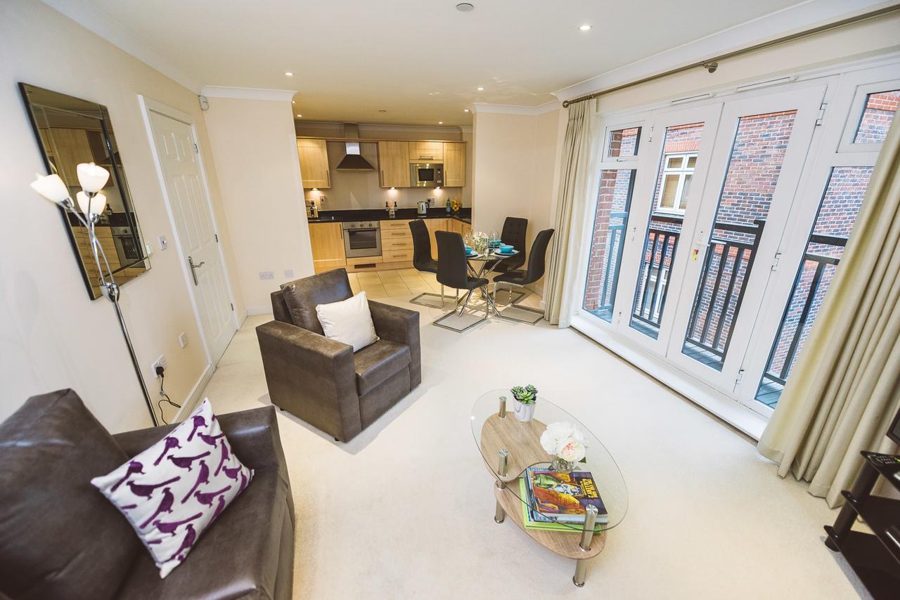 Charming Two Bedroom Apartment With Free Private Parking レザーヘッド エクステリア 写真