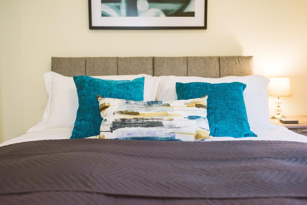 Charming Two Bedroom Apartment With Free Private Parking レザーヘッド エクステリア 写真