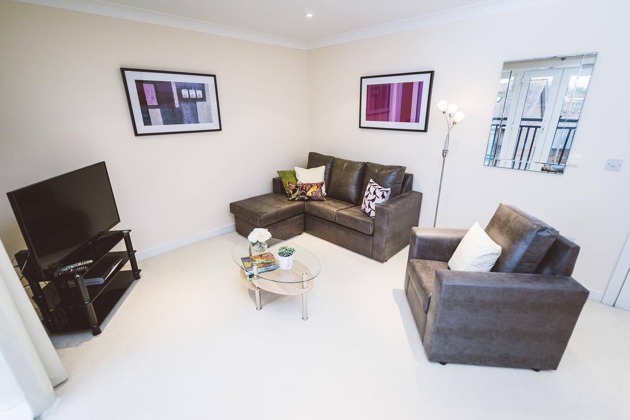 Charming Two Bedroom Apartment With Free Private Parking レザーヘッド エクステリア 写真