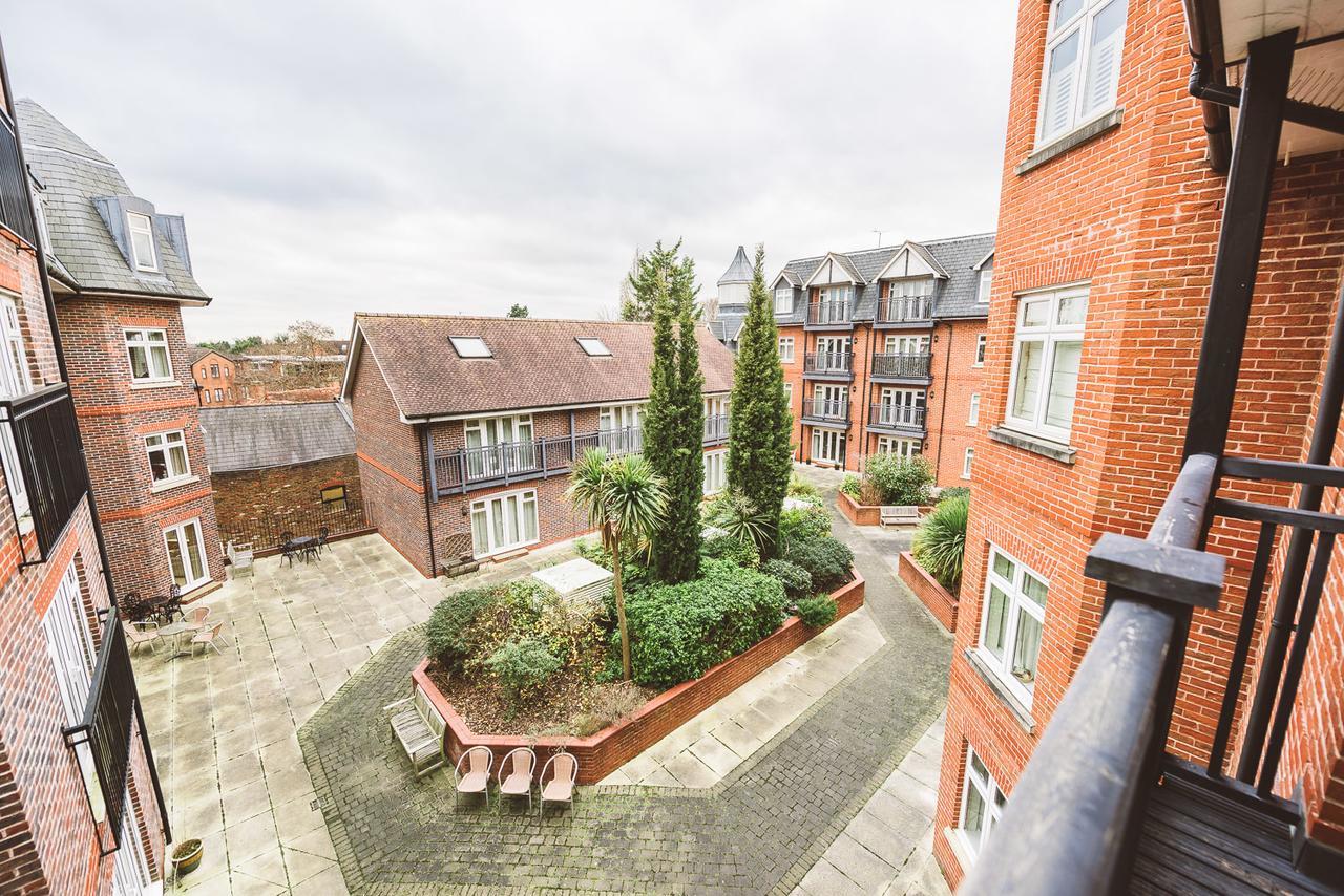 Charming Two Bedroom Apartment With Free Private Parking レザーヘッド エクステリア 写真